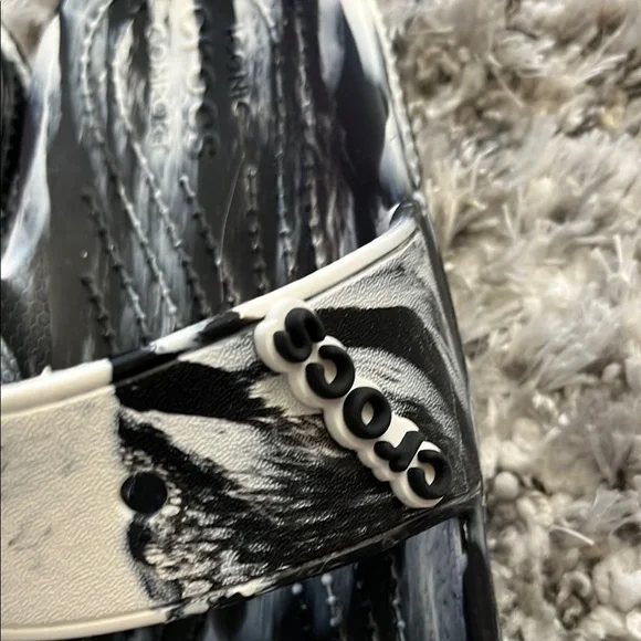Marble Pattern Slides in Black and White - Picture 4 of 8